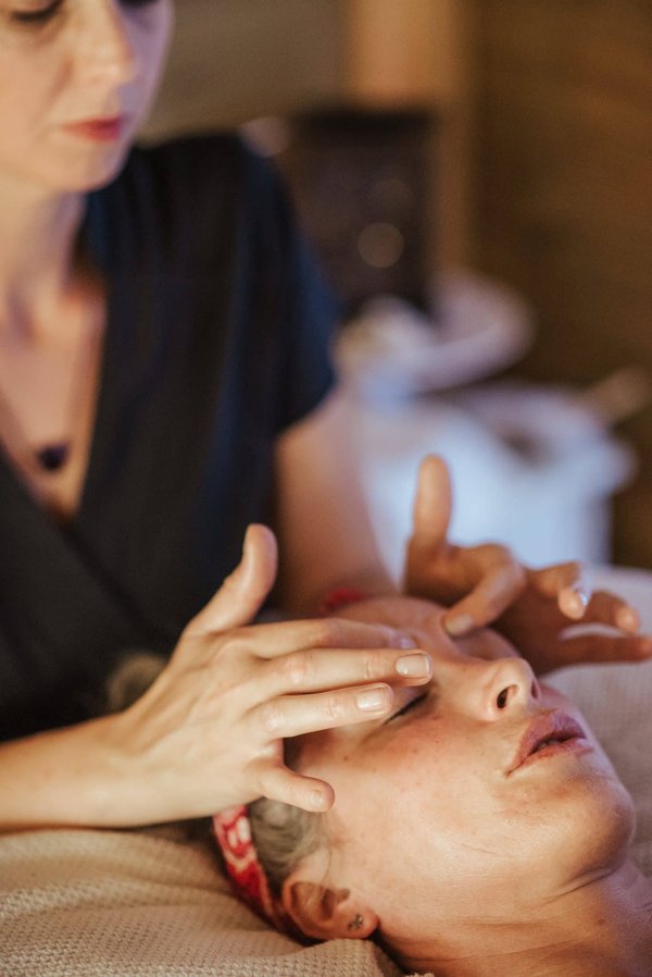 Comment le massage oculaire peut-il aider à soulager le stress et l'anxiété ?