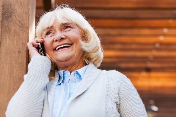 Comment choisir le meilleur téléphone portable pour les seniors ?