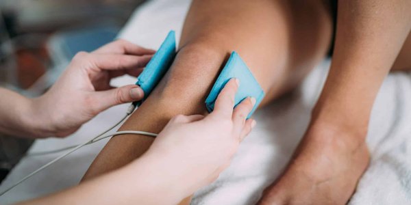 Choisir le meilleur appareil TENS pour les douleurs au genou : Guide d'achat
